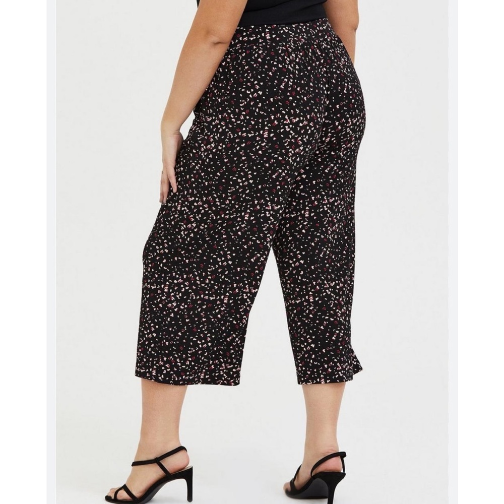 NEW Torrid Pull-On Wide Leg 26 Crop Studio Knit Hearts Comfy Slinky - Picture 4 of 10